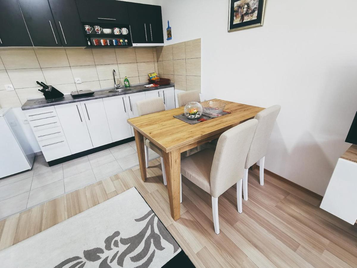 Cozy Corner Apartments - Free Parking & Wi-Fi Cuprija Ngoại thất bức ảnh